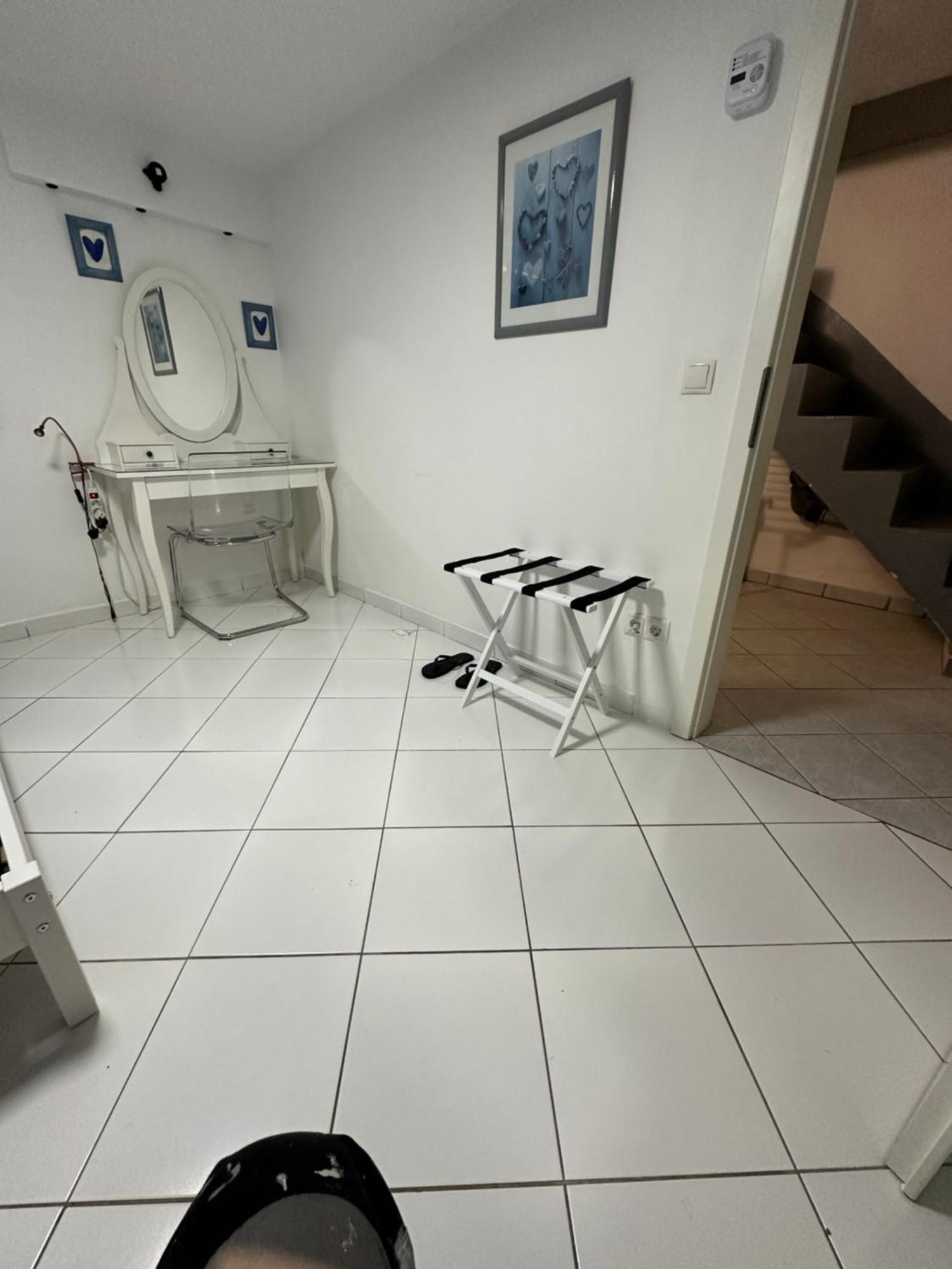 Simple Room In Luxembourg City Ngoại thất bức ảnh