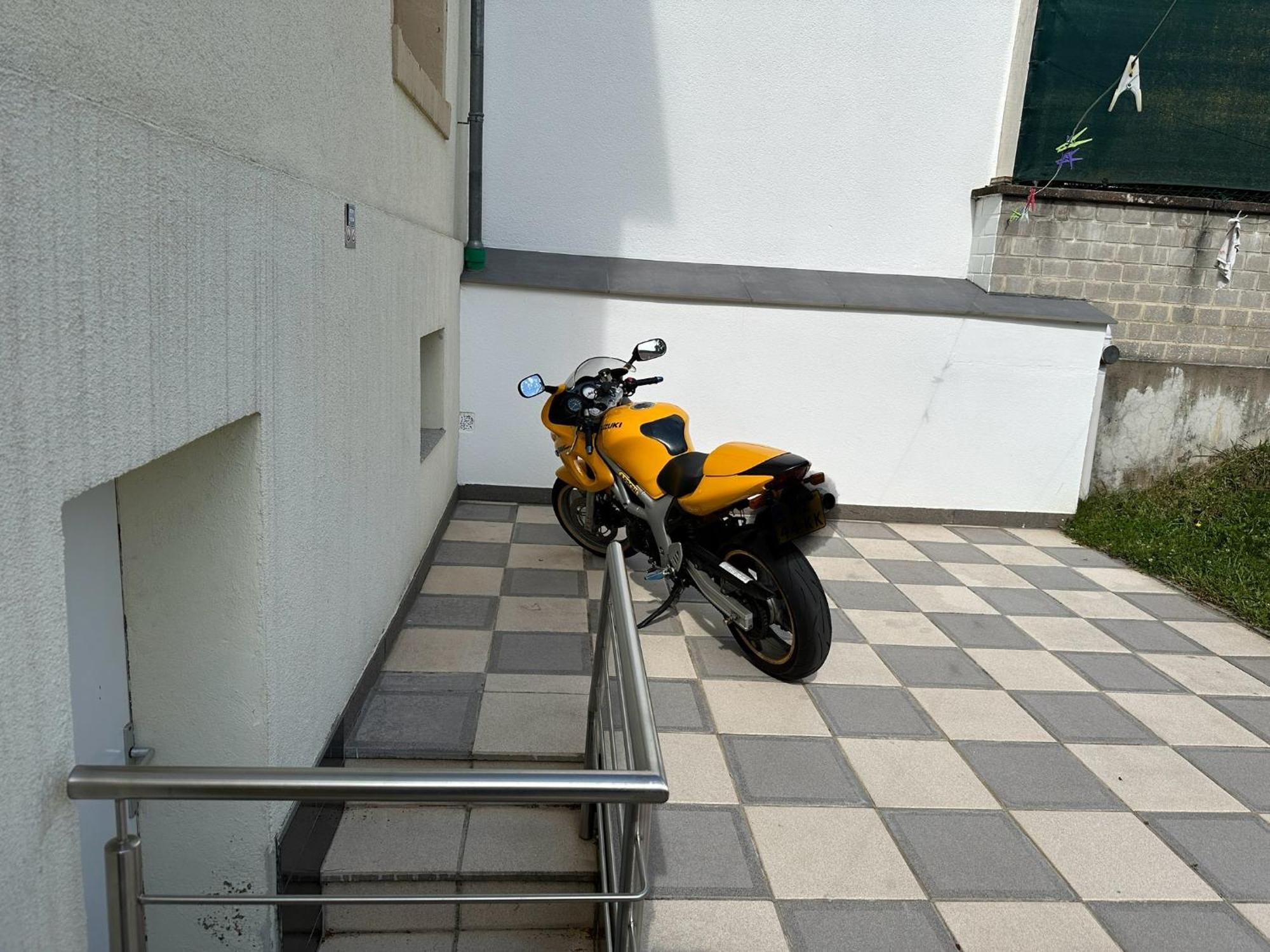 Simple Room In Luxembourg City Ngoại thất bức ảnh